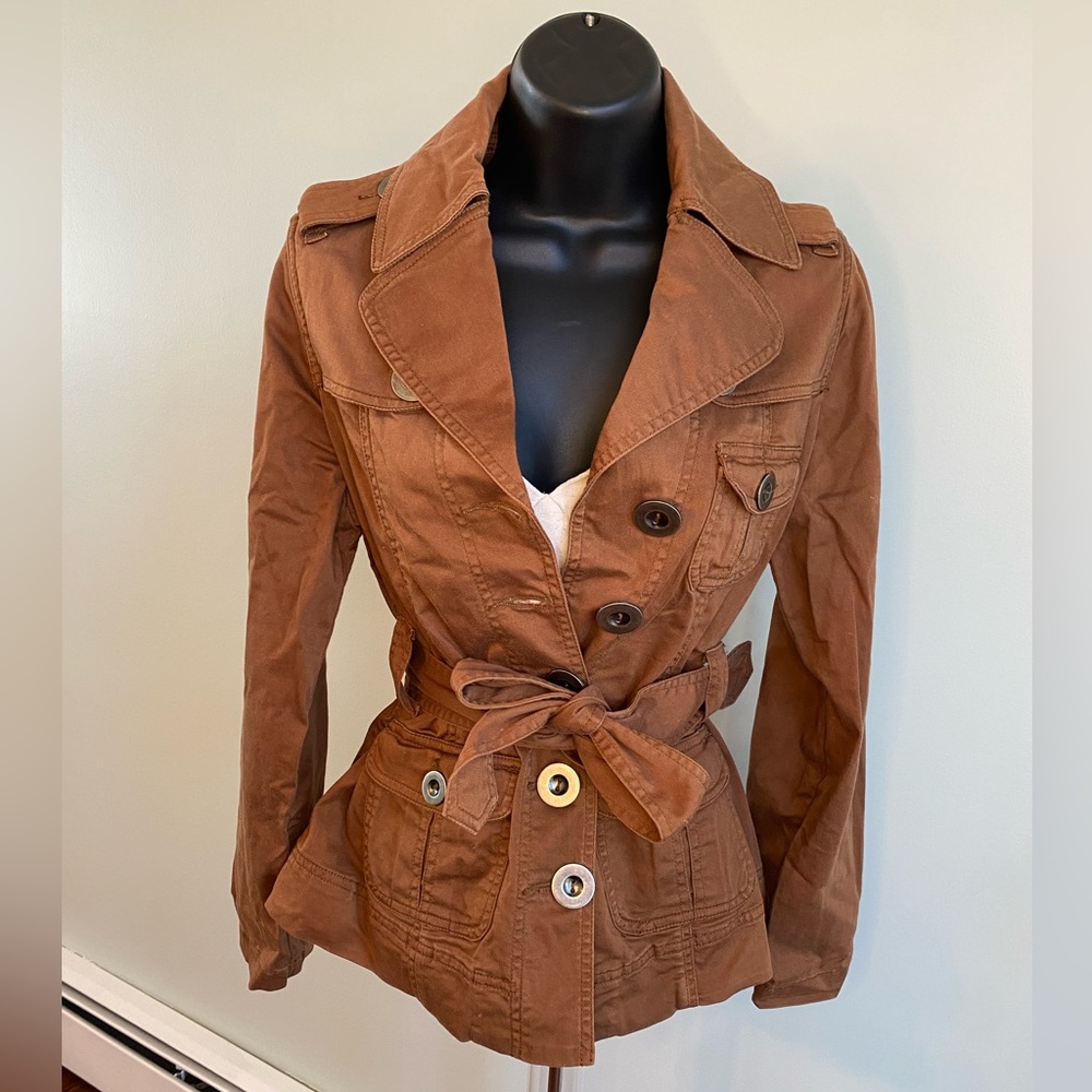 Carmel Ezekiel Spring Jacket with metal buttons and tie belt. Size M.